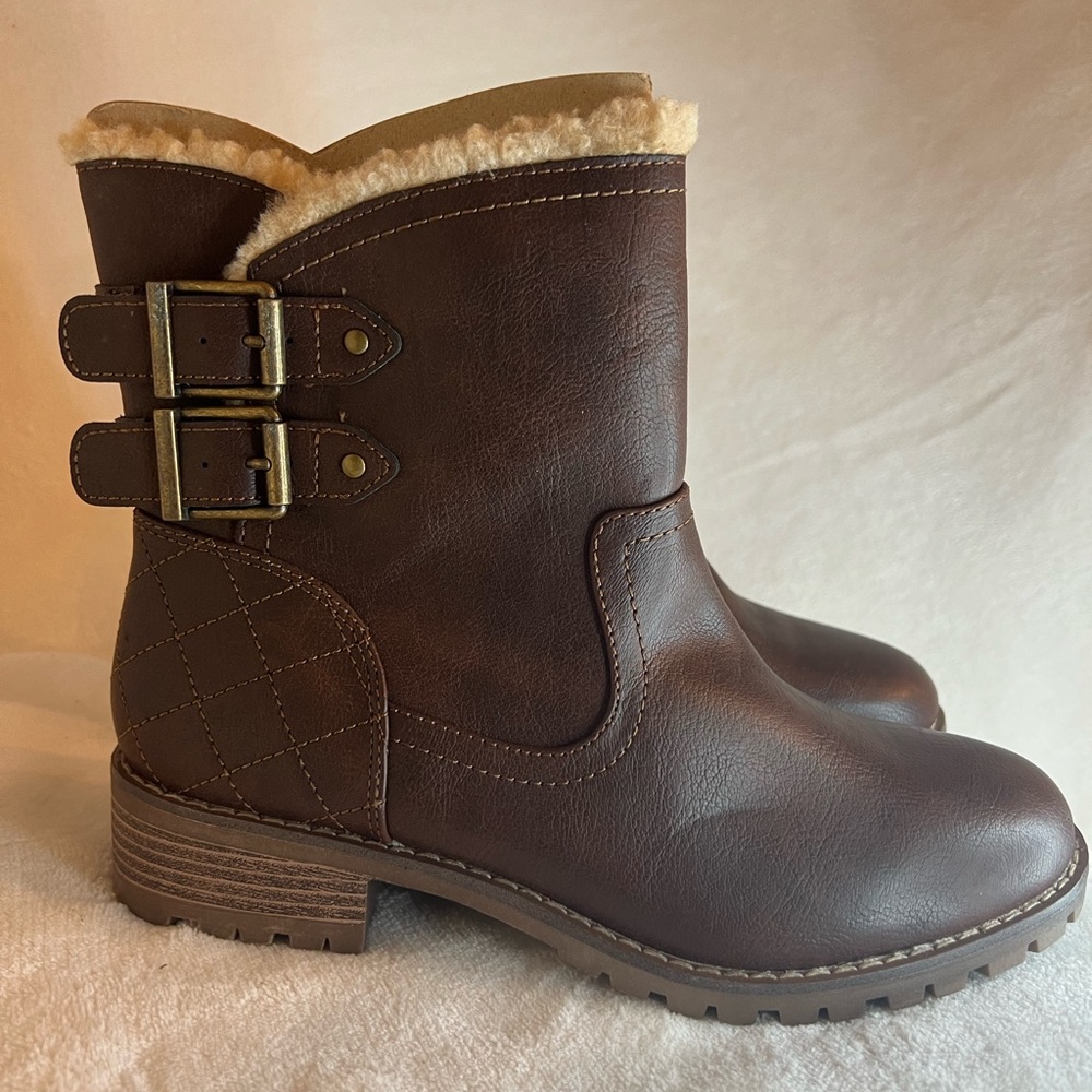 Bjorndal Boots Salem Ankle Brown Sherpa Lined Fur Womens Double Buckle Sz 8 NWOB